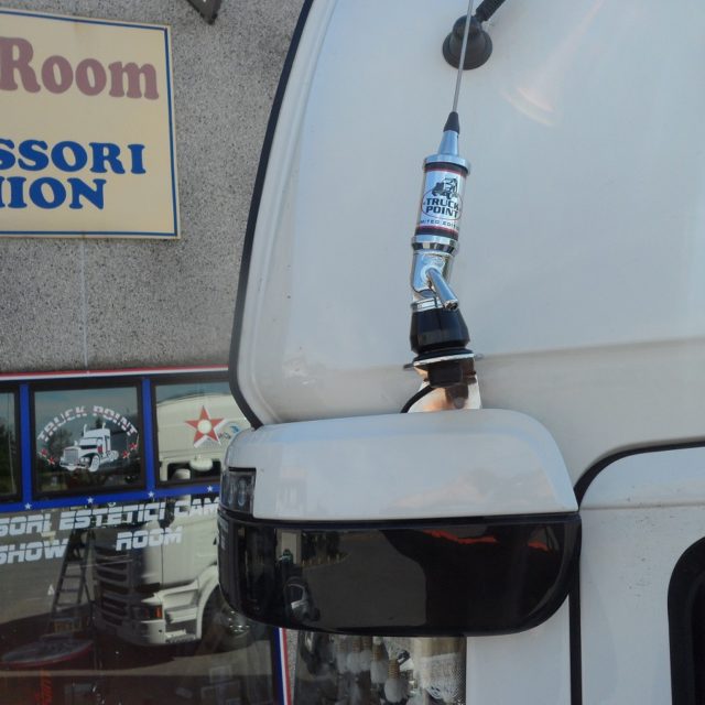 Staffa inox come originale per antenna cb su Scania R e STREAMLINE