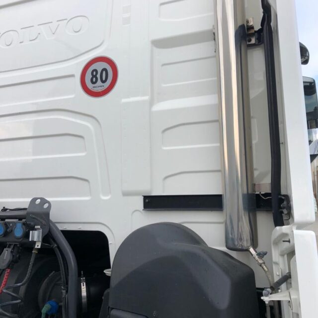 Mascherina Anteriore In Acciaio Inox Pistoni Adattabile A Scania