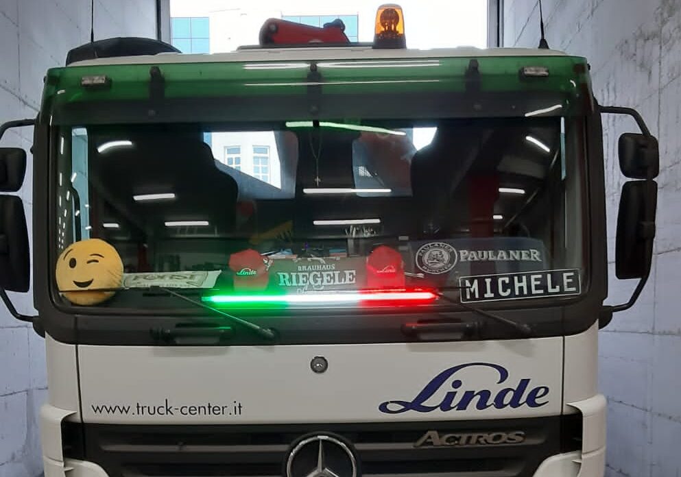 Bandiera Italia luminosa 1 mt 24 volt, il meglio per il tuo camion.  Acquista online, spedizione in tutta Italia