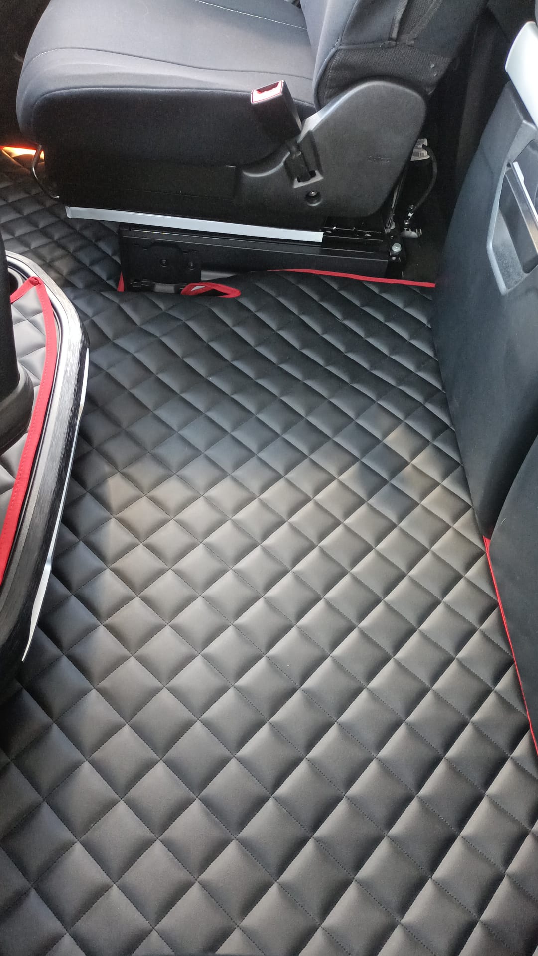 Tappetini Gomma TPE Per Iveco Eurocargo III (2008-2015) – Antiscivolo, 4 Stagioni, Alta Resistenza